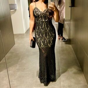 Elegant Black Lace Evening Gown in Pristine Condition by Marciano